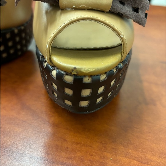 Two Lips retro style ankle strap platforms. - Picture 4 of 10